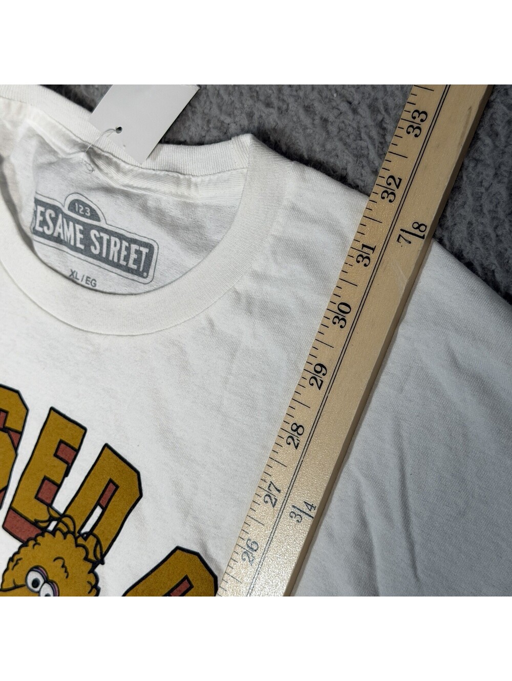 Sesame Street Mens Raised On The Street White Shirt New XL Big Bird Cookie Bert - Picture 5 of 6